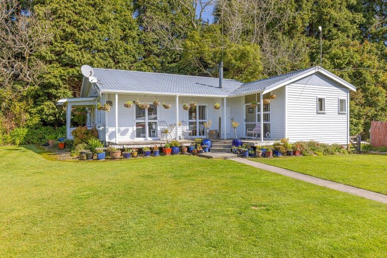 Photo of property in 722 Putara Road, Eketahuna, 4994