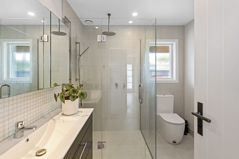 Photo of property in 3b Paton Avenue, Te Atatu South, Auckland, 0610