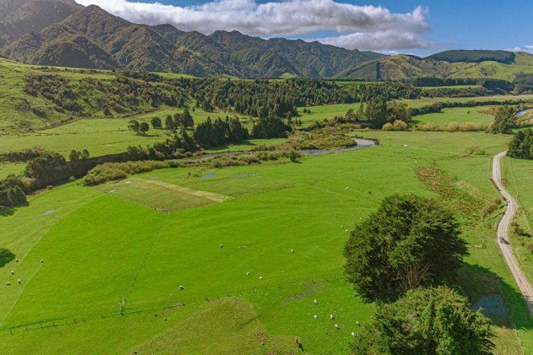 Photo of property in 722 Putara Road, Eketahuna, 4994