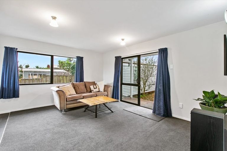 Photo of property in 45 Hobart Crescent, Wattle Downs, Auckland, 2103