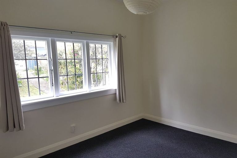 Photo of property in 15a Raine Street, Karori, Wellington, 6012