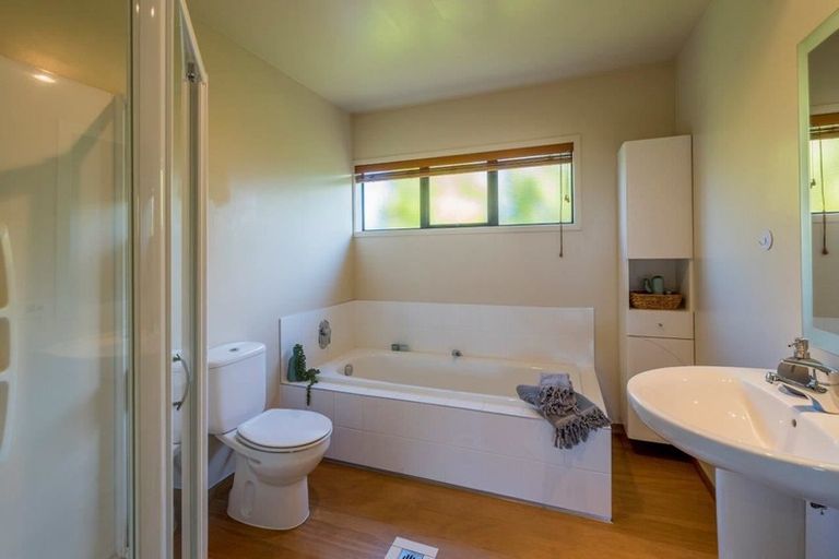 Photo of property in 17 Pine Ridge Terrace, Waikanae Beach, Waikanae, 5036