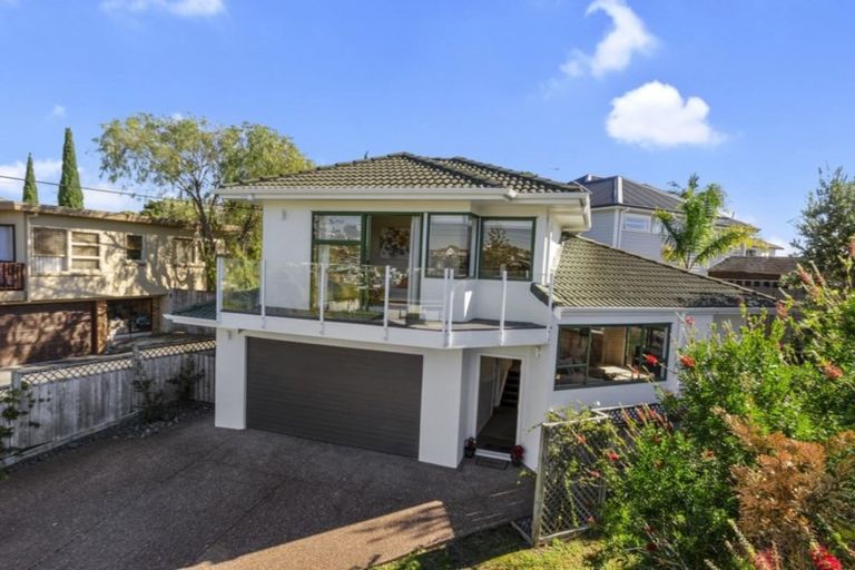 Photo of property in 1/5 Masterton Road, Rothesay Bay, Auckland, 0630