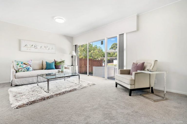 Photo of property in 43 Cascades Road, Pakuranga Heights, Auckland, 2010