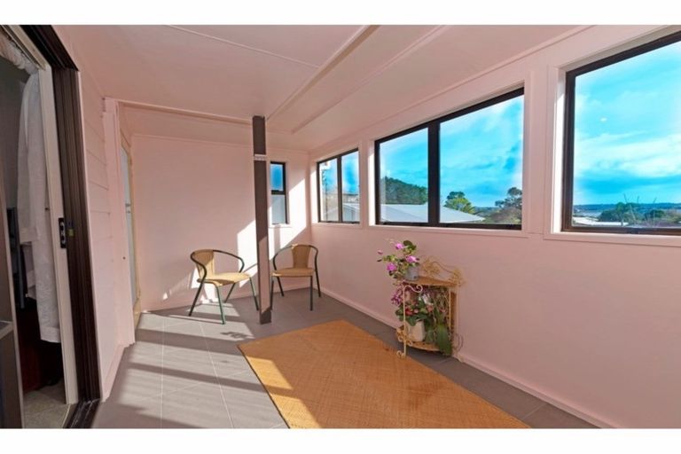 Photo of property in 53 Lavelle Road, Henderson, Auckland, 0612