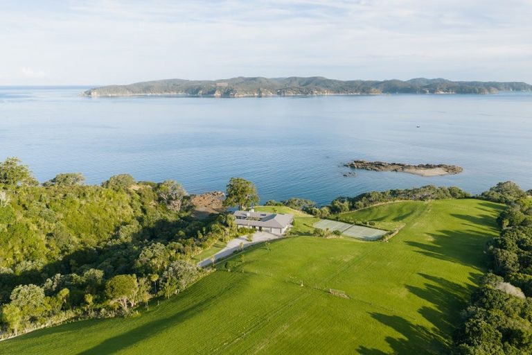 Photo of property in 1024 Takatu Road, Tawharanui Peninsula, Matakana, 0986
