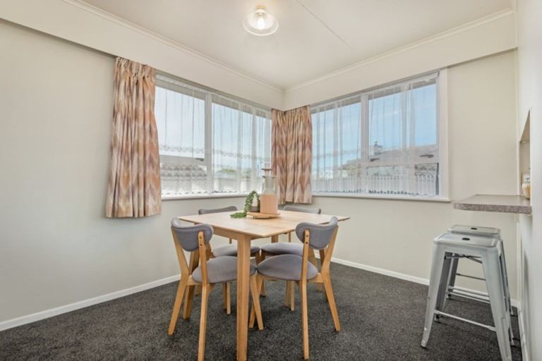 Photo of property in 28 Holdsworth Avenue, Milson, Palmerston North, 4414