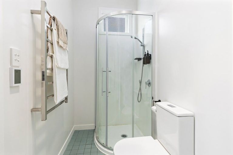 Photo of property in 32 Freeling Street, Island Bay, Wellington, 6023