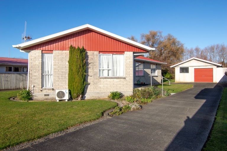 Photo of property in 28 Geraldine Crescent, Cloverlea, Palmerston North, 4412