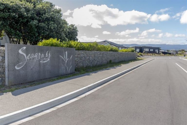 Photo of property in 55 Seagrass Place, Otaki Beach, Otaki, 5512