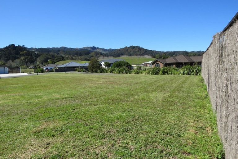 Photo of property in 21 Victoria Street, Coromandel, 3506