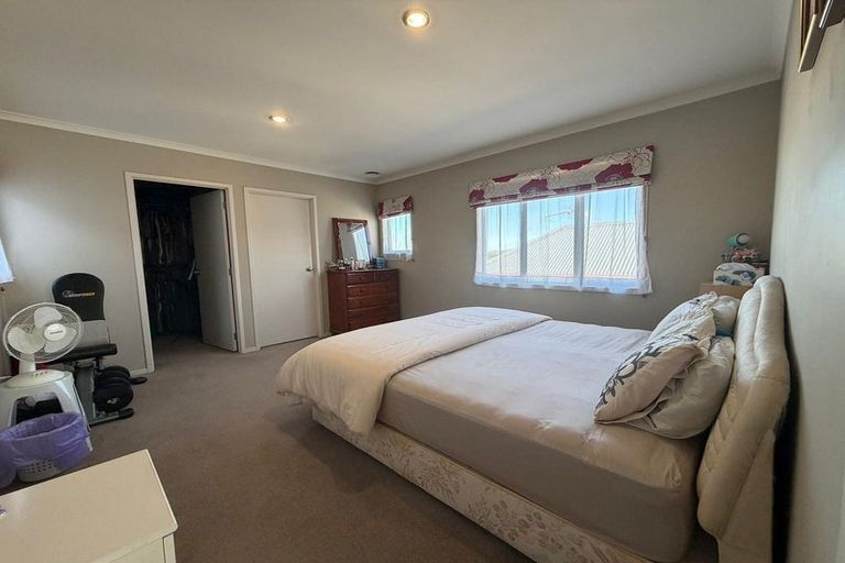 Photo of property in 129 Fernhill Way, Oteha, Auckland, 0632