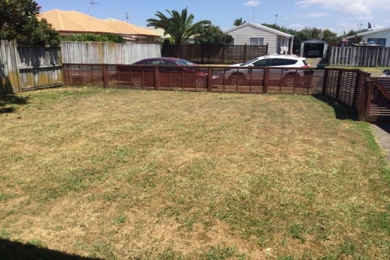 Photo of property in 1 Amsbury Road, Papamoa Beach, Papamoa, 3118