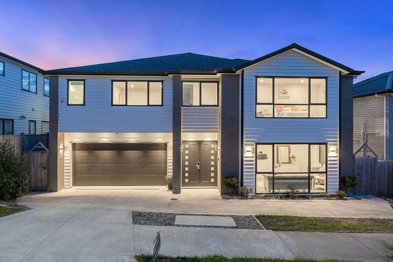 Photo of property in 10 Drumconnell Drive, Flat Bush, Auckland, 2019