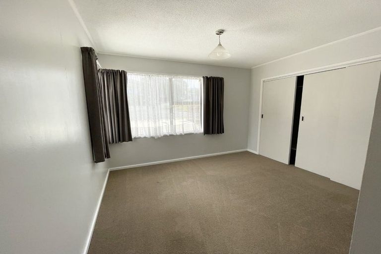 Photo of property in 30 Akaroa Drive, Maupuia, Wellington, 6022