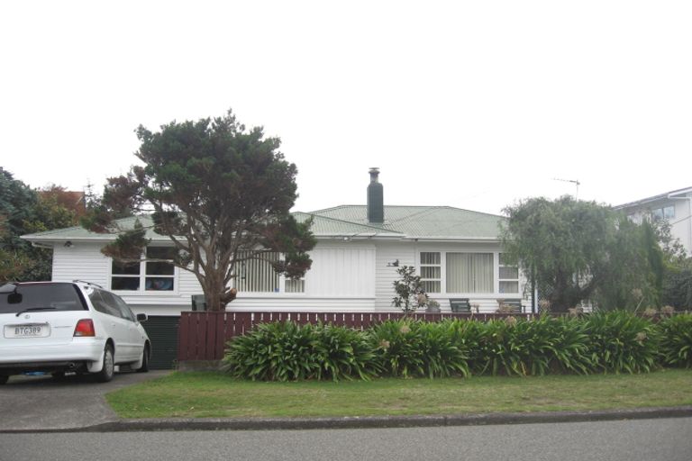 Photo of property in 5 Waikare Road, Raumati Beach, Paraparaumu, 5032