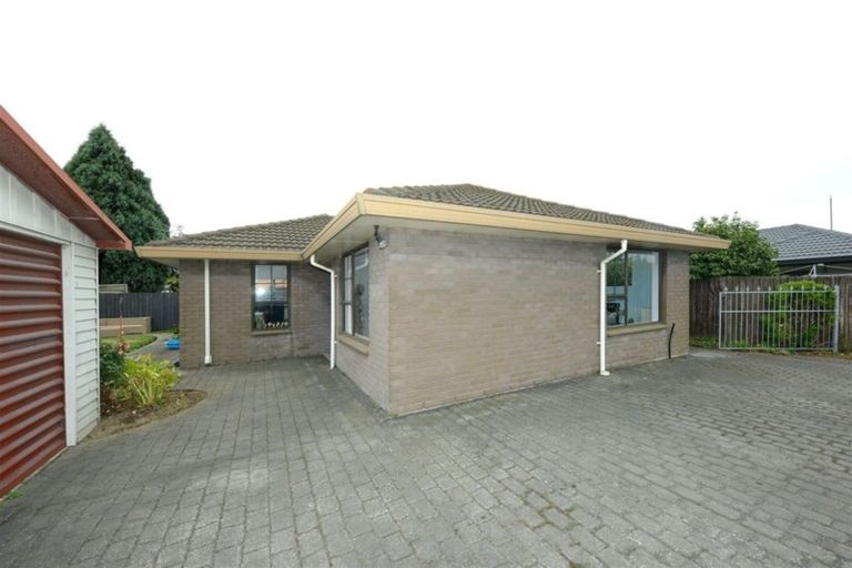 Photo of property in 2/5 Peebles Drive, Hei Hei, Christchurch, 8042