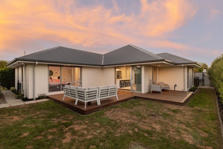 Photo of property in 11 Whitau Place, Marshland, Christchurch, 8083