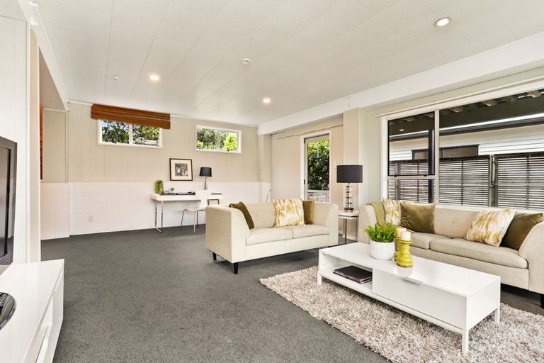 Photo of property in 20 Trias Road, Totara Vale, Auckland, 0629