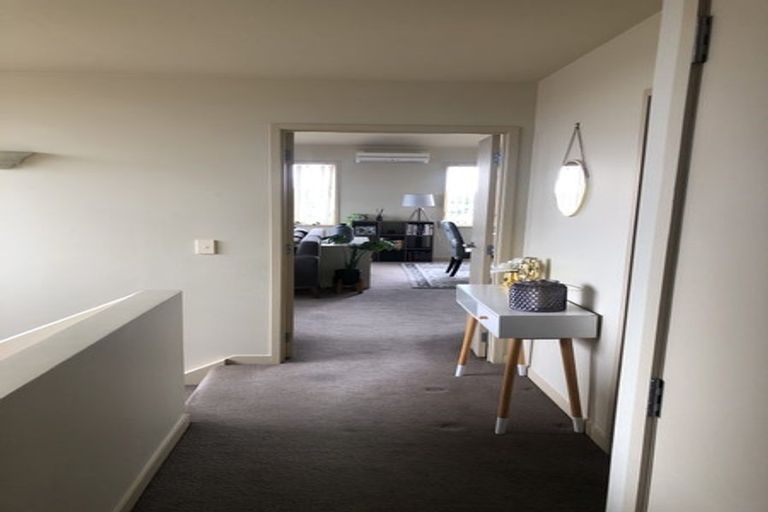 Photo of property in 1/170 East Coast Road, Forrest Hill, Auckland, 0620