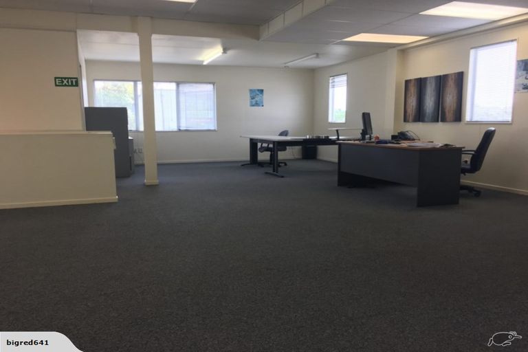 Photo of property in 65a View Road, Henderson, Auckland, 0612