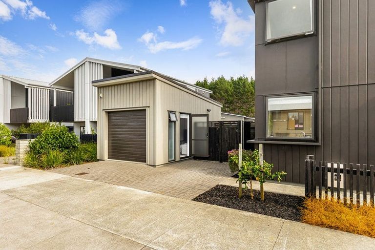 Photo of property in 15 Pukewhero Rise, Westgate, Auckland, 0614