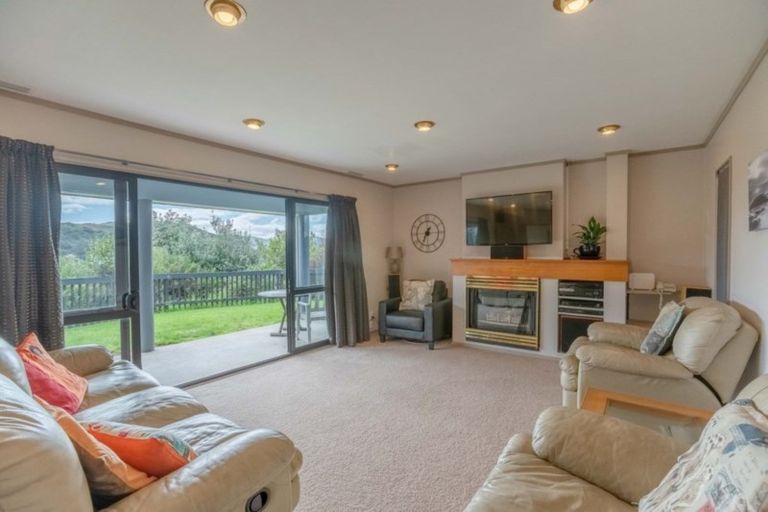 Photo of property in 2/18 Sailmaker Close, Whitby, Porirua, 5024