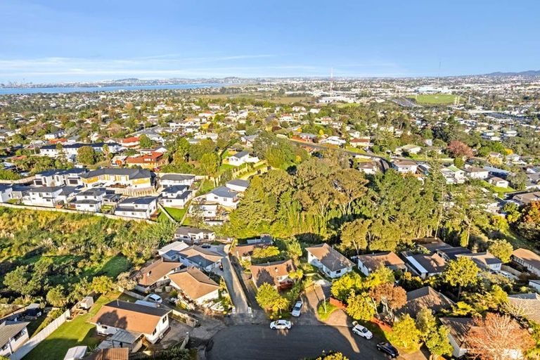 Photo of property in 6 Fernhaven Place, Massey, Auckland, 0614