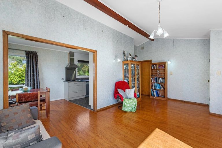 Photo of property in 3 Hughdene Place, Henderson, Auckland, 0610