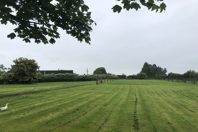 Photo of property in 420 Tararua Road, Levin, 5571