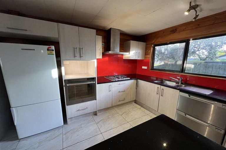 Photo of property in 6 Gardone Terrace, Conifer Grove, Takanini, 2112