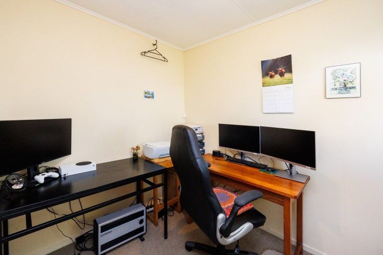 Photo of property in 4 Tingey Place, Awapuni, Palmerston North, 4412