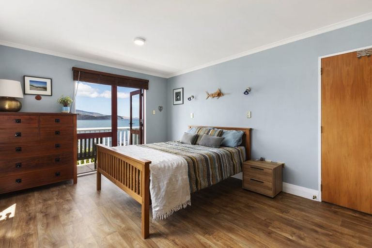 Photo of property in 61 Breaker Bay Road, Breaker Bay, Wellington, 6022