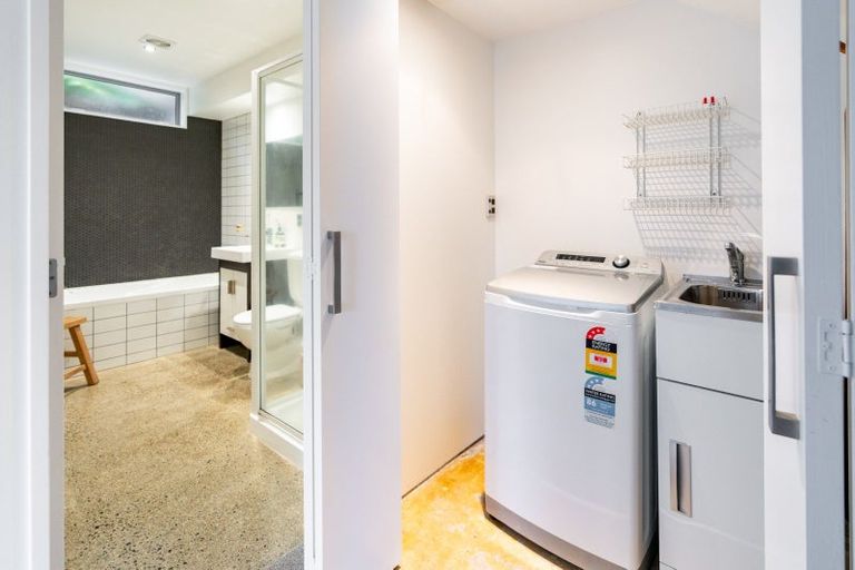 Photo of property in 21 Kopiko Way, Brooklyn, Wellington, 6021