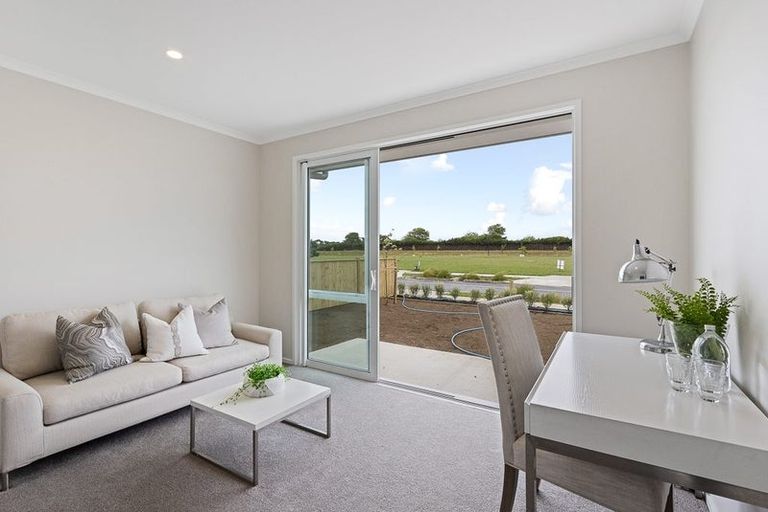 Photo of property in 35 Hayfield Way, Karaka, Papakura, 2113