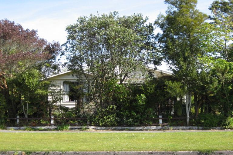 Photo of property in 40 Disraeli Street, Westport, 7825