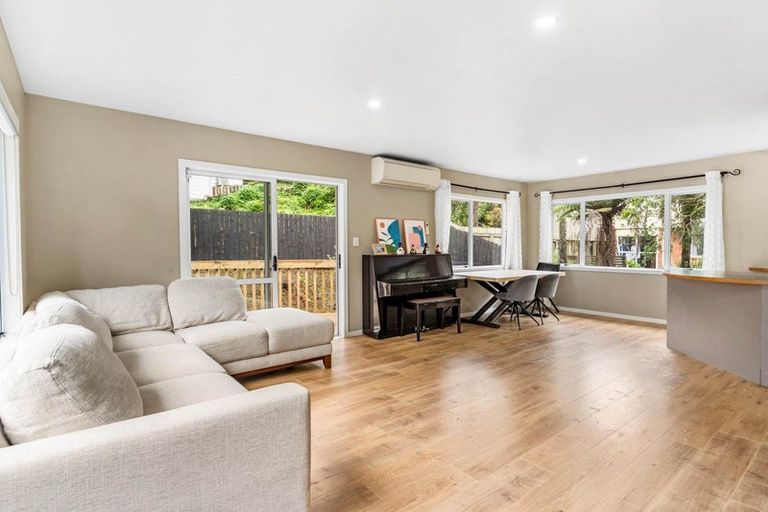 Photo of property in 1/24 Contessa Drive, Glenfield, Auckland, 0629