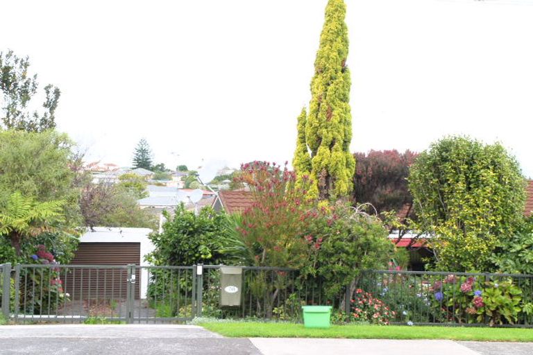 Photo of property in 74a Wellington Street, Howick, Auckland, 2014