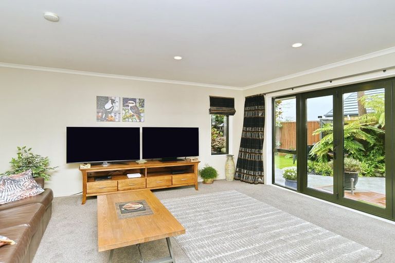 Photo of property in 12 Belgrove Place, Parklands, Christchurch, 8083