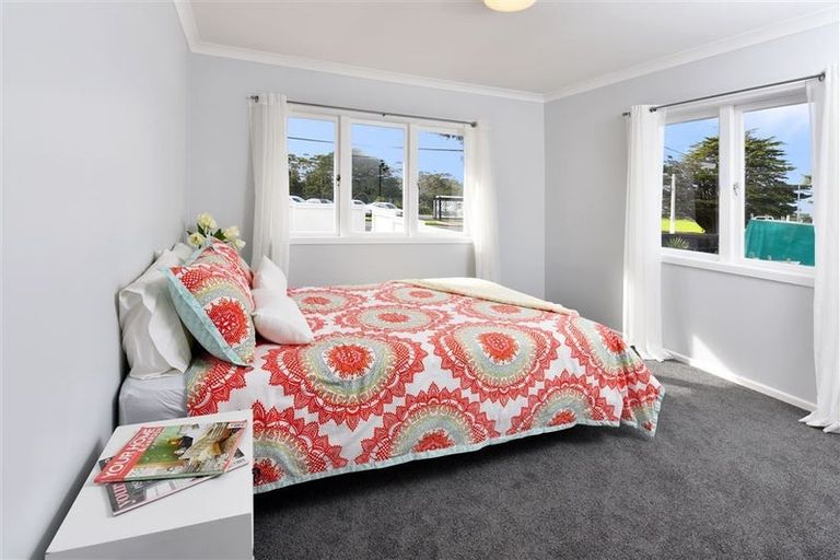 Photo of property in 2/284 East Coast Road, Forrest Hill, Auckland, 0620