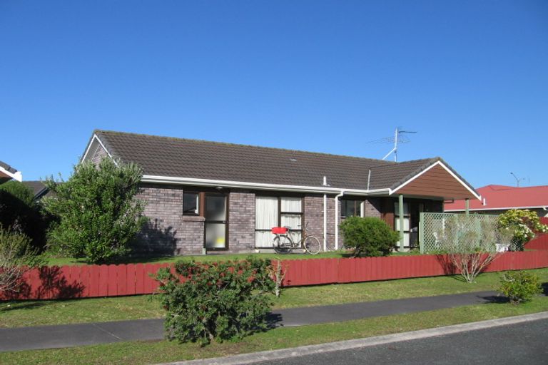 Photo of property in 6 Crampton Court, Orewa, 0931