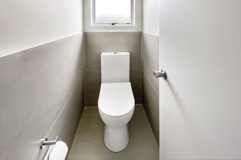 Photo of property in 15 Pisces Road, Glen Eden, Auckland, 0602