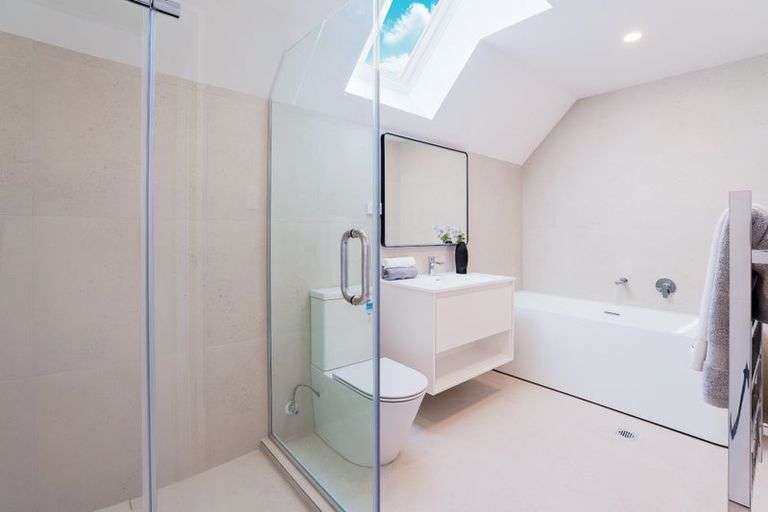 Photo of property in 71b Seaview Road, Castor Bay, Auckland, 0620