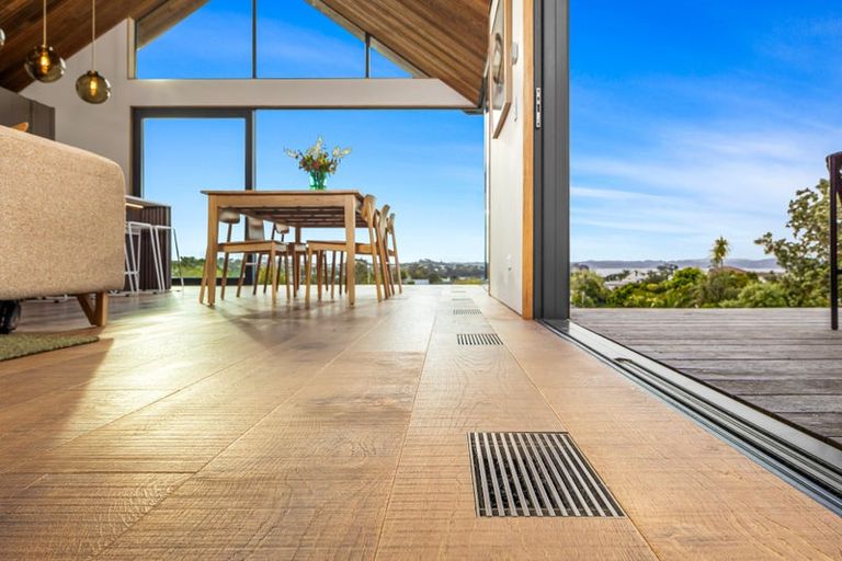 Photo of property in 50 Tiri Road, Manly, Whangaparaoa, 0930