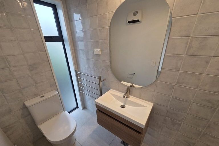 Photo of property in 2/15 Donald Place, St Albans, Christchurch, 8014