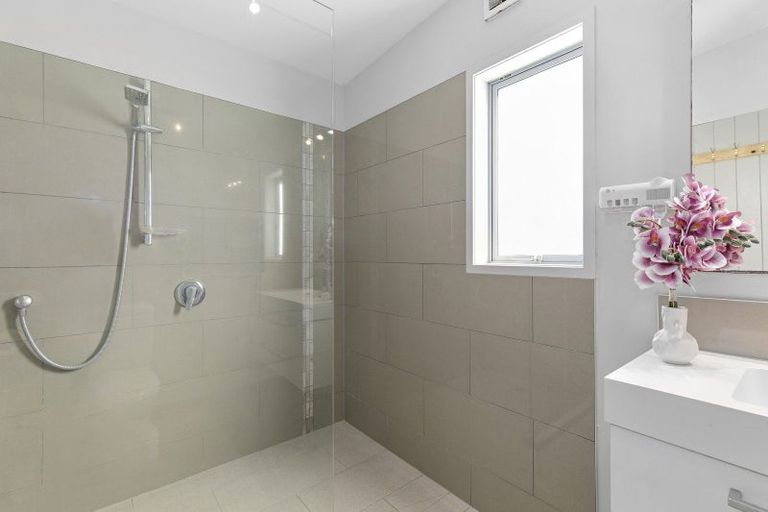 Photo of property in 34 Arahiwi Grove, Tirohanga, Lower Hutt, 5010