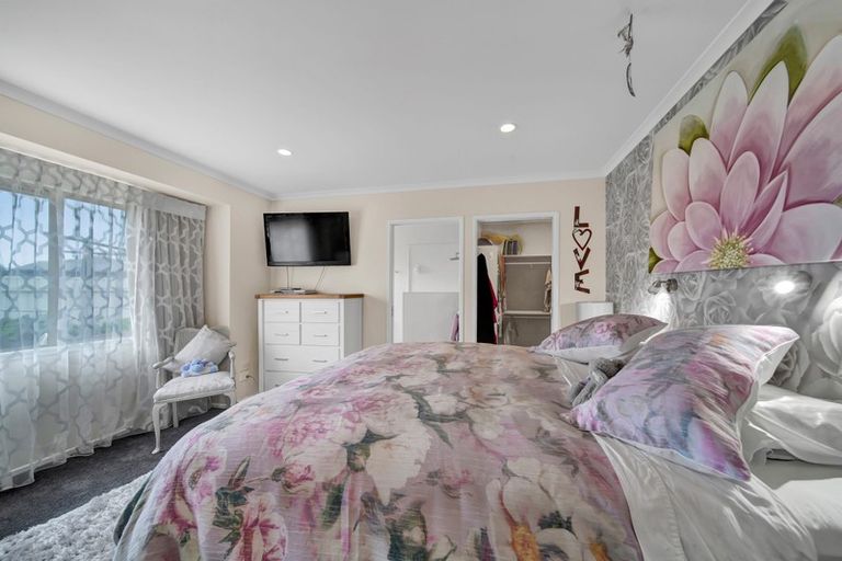 Photo of property in 24 Park Lane, Waitara, 4320