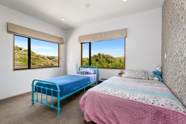 Photo of property in 8a Kiriwai Road, Paremata, Porirua, 5024