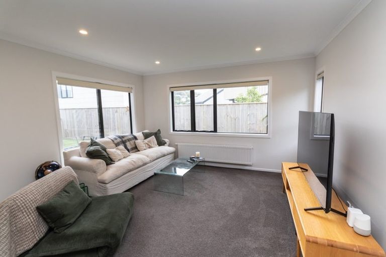 Photo of property in 41 Glanmire Road, Newlands, Wellington, 6037