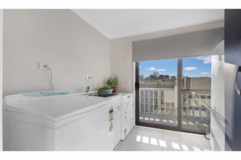 Photo of property in 47 George Street, Rotherham, 7379